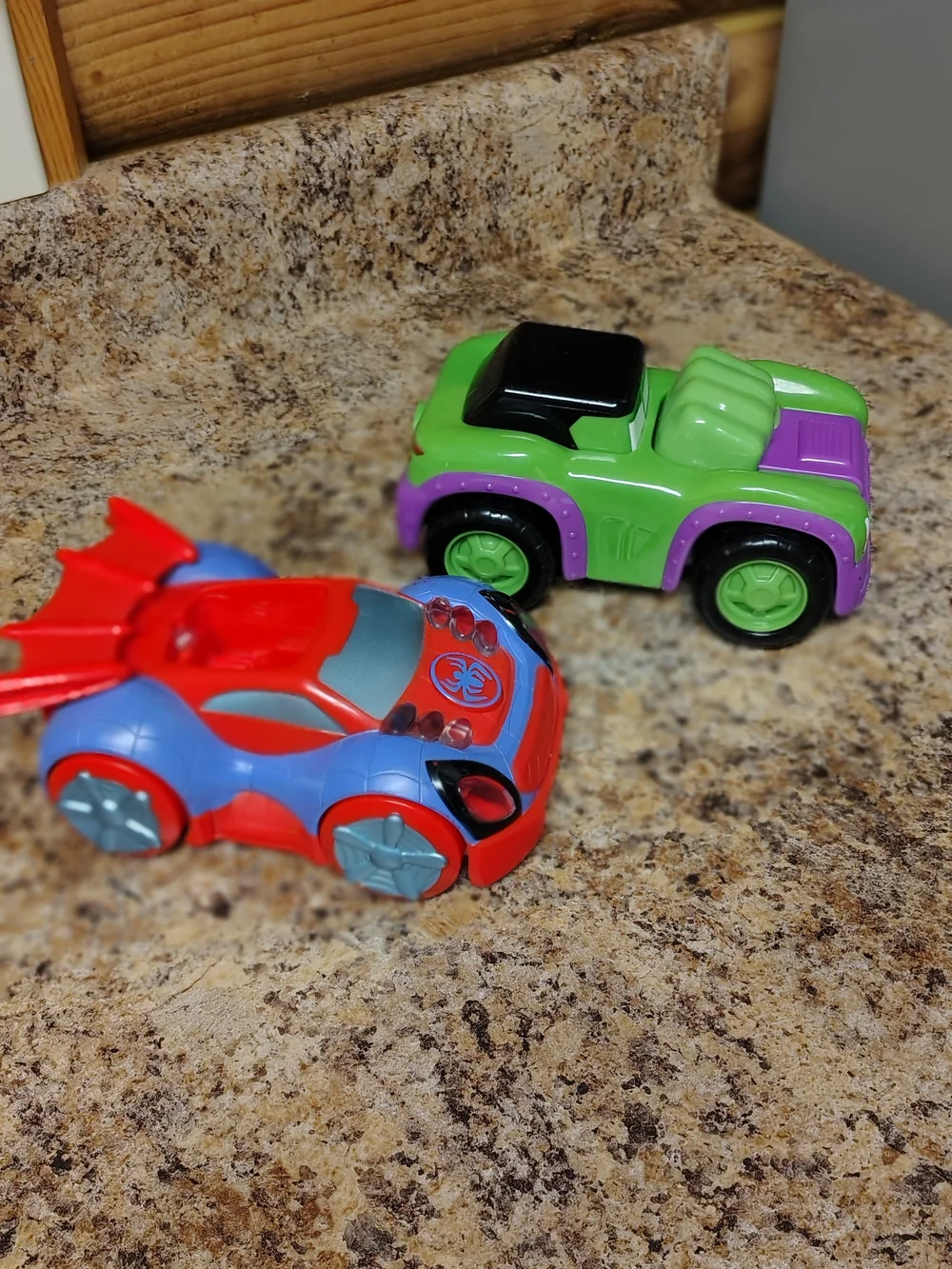 SpiderMan And Hulk  - Plastic Racing Vehicle